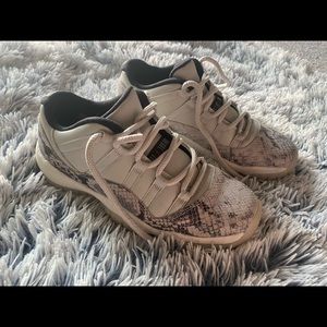 Jordan low snakeskin
